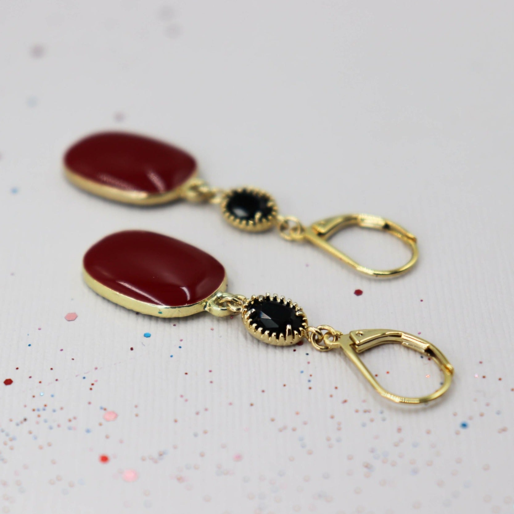 עגילים אובליים שחור ואדום לורן Princess K Jewelry