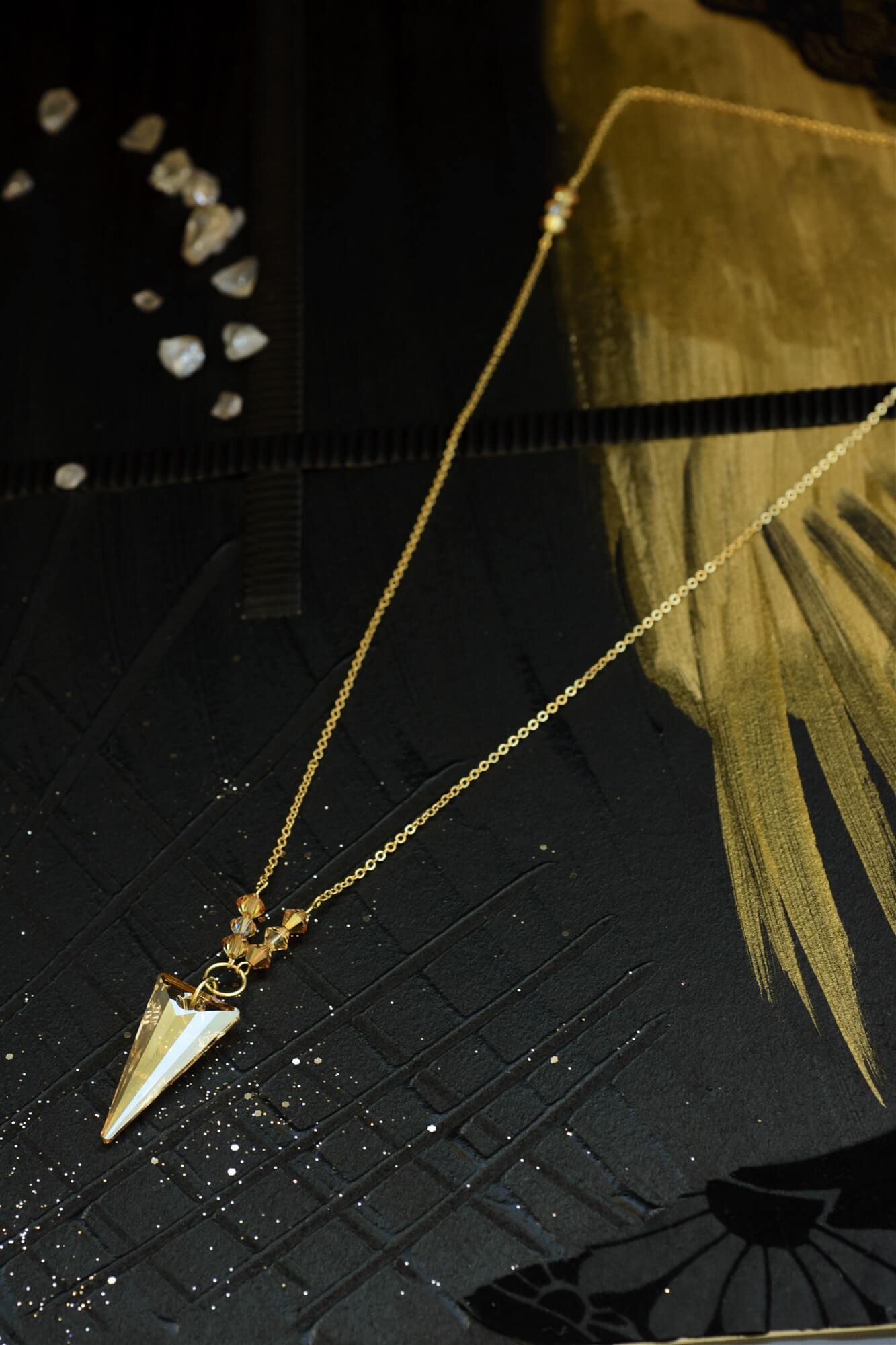 שרשרת משולש זהב ספייק Princess K Jewelry